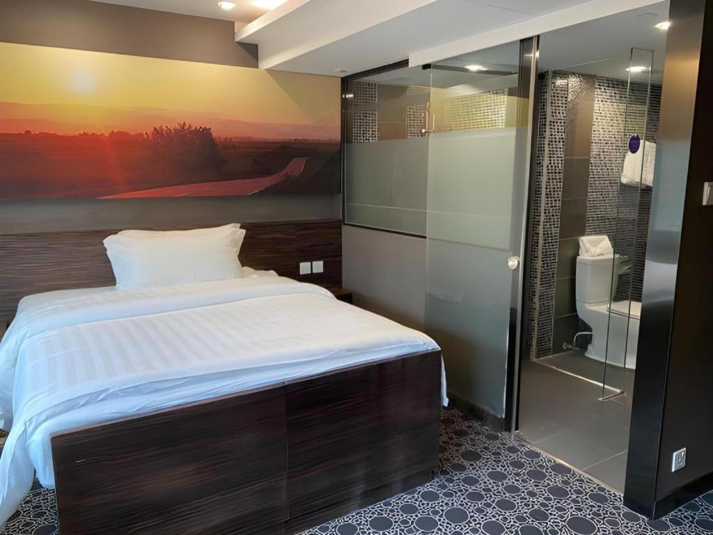 J Link Hotel