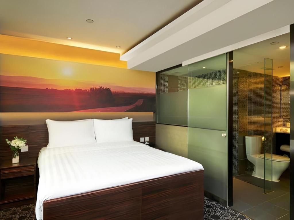 J Link Hotel 3*